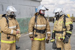 Представители новоуренгойского пожарно-спасательного гарнизона