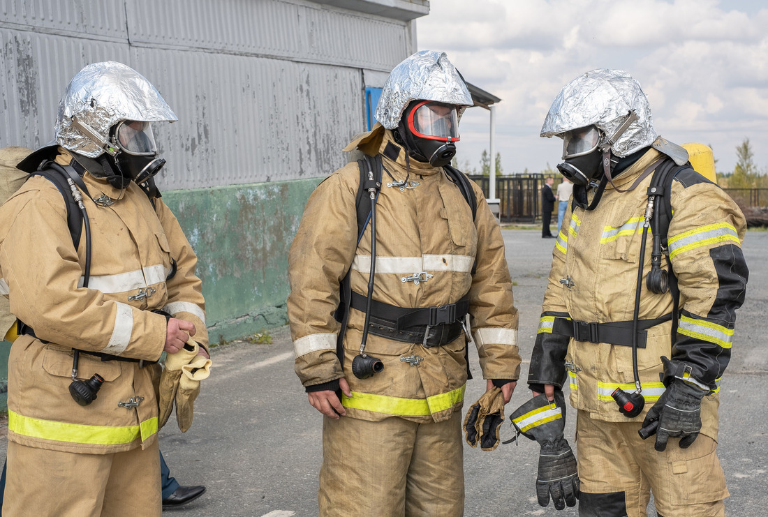 Представители новоуренгойского пожарно-спасательного гарнизона