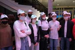 Участники третьей смены экологического отряда ООО "Газпром добыча Уренгой"