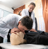 На средства гранта ООО «Газпром добыча Уренгой» волонтеры-медики смогли приобрести новый тренажер для обучения навыкам сердечно-легочной реанимации