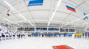 На ледовой арене спортивного комплекса «Факел» ООО "Газпром добыча Уренгой" встретились 8 команд из разных городов России