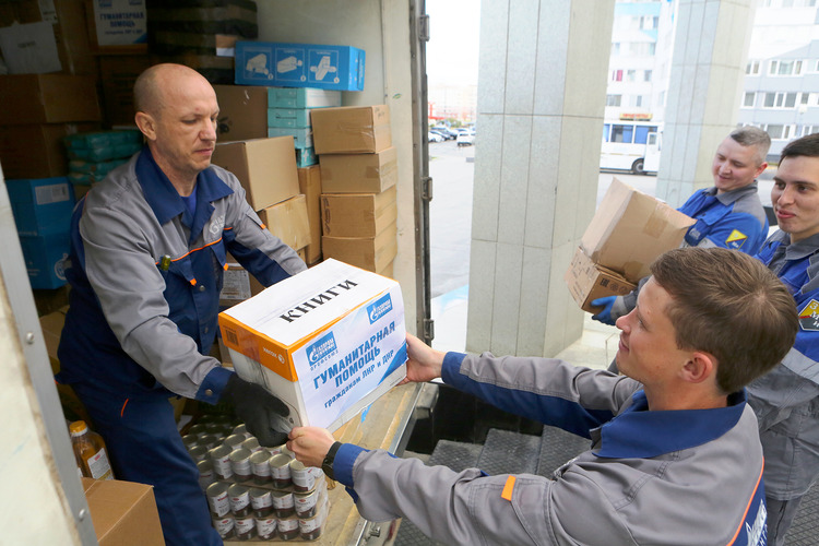 С начала весны 2022 года коллектив газодобывающего предприятия направил пострадавшим гражданам ДНР и ЛНР несколько десятков тонн гуманитарной помощи