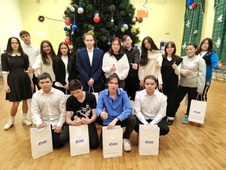 Подарки от ООО «Газпром добыча Уренгой» получили участники программы "Будущее вместе — Самбург"