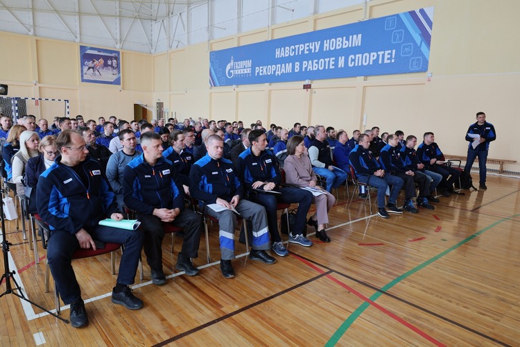 Заместители генерального директора, руководители филиалов и отделов администрации ООО «Газпром добыча Уренгой» представили информацию по своим направлениям деятельности