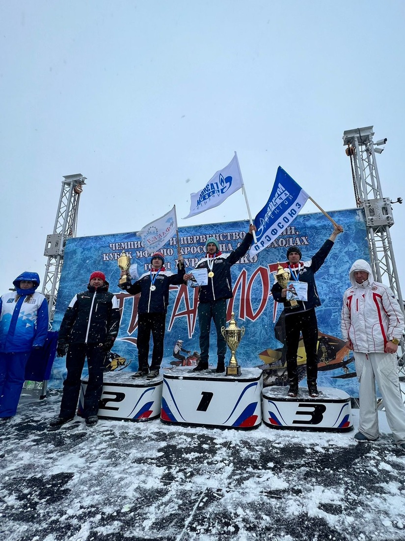 Среди взрослых спортсменов на Всероссийских соревнованиях по кроссу на снегоходах в классе «Суперспорт А» представители СТК «Факел» заняли весь пьедестал почета