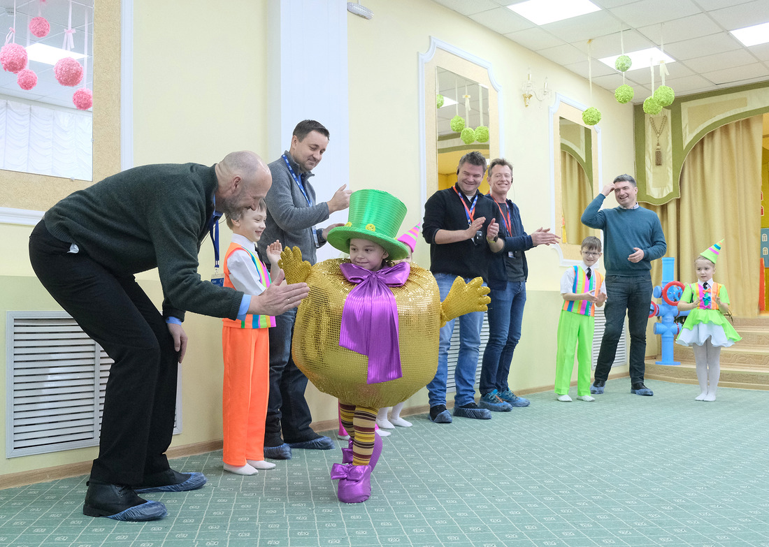 Встреча с воспитанниками детского сада "Колобок" Управления дошкольных подразделений ООО "Газпром добыча Уренгой" оставила яркие впечатления у всех участников мероприятия