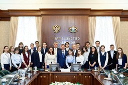 Встреча учеников с заместителем Губернатора Тюменской области Вячеславом Вахриным