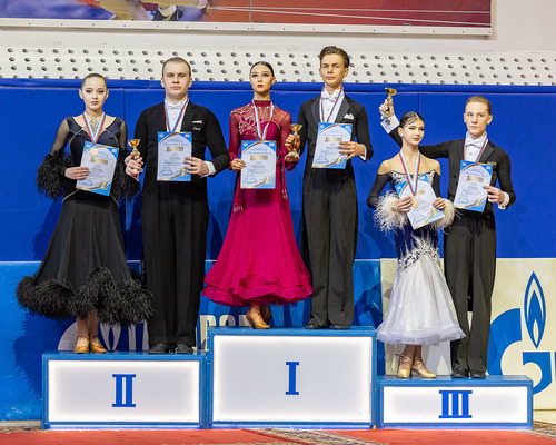На победном пьедестале "Уренгойского вальса" — самые яркие участники турнира по танцевальному спорту