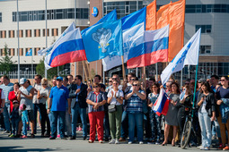 Поддержать участников мотопробега "Дружба без границ" собрались жители города и работники Общества "Газпром добыча Уренгой"